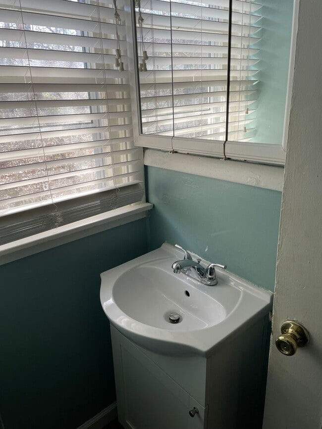 Photo - 704 N Almond St