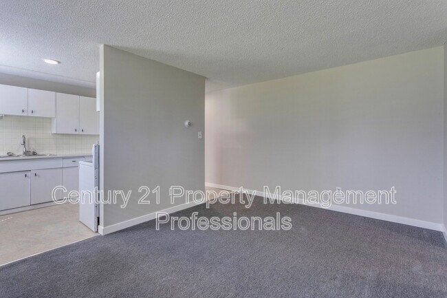 Photo - 9108 127 Ave NW Unit 102