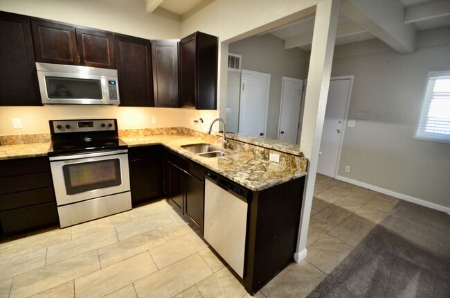 Building Photo - 2240-2246 Ames St Unit 2244