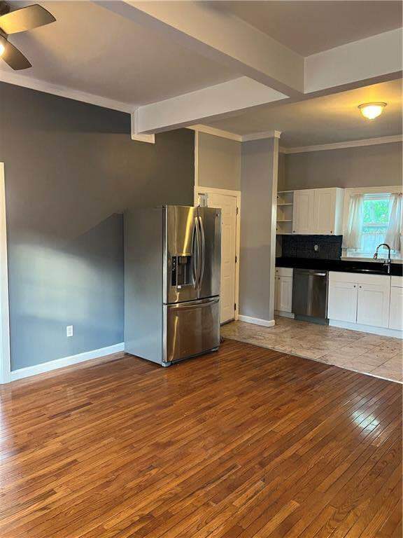 Fridge/front entrance of the unit - 3 Cargill St Unidad 2