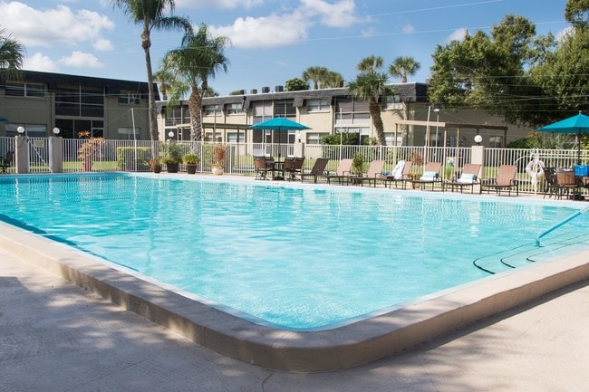 Imperial Palms Apartments
