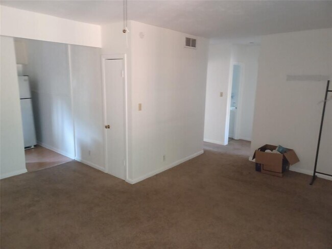 Photo - 2808 Windsor Rd