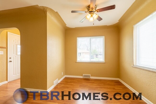 Photo - 2052 Jamaica St