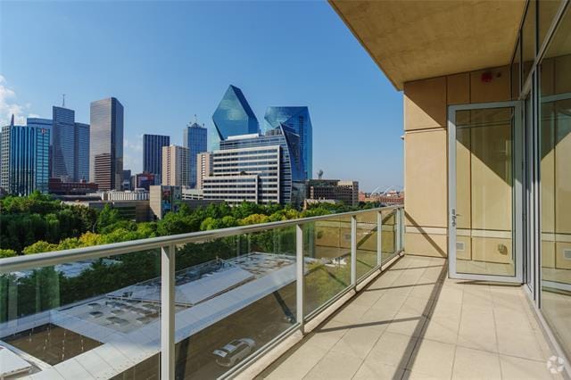 Building Photo - 2025 Woodall Rodgers Fwy Unit 51 Rental