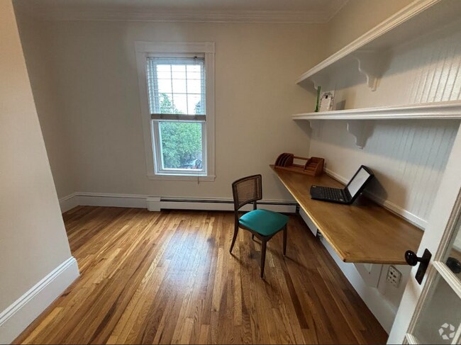 Building Photo - 16 Greene St Unit 2 Rental