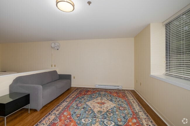 Studio, 1BA - 503SF - Living Room