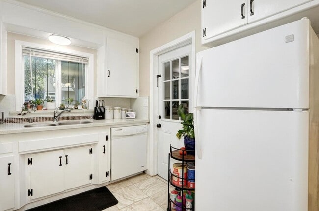 Photo - Beautiful Renovated 3/1 In Sacramento