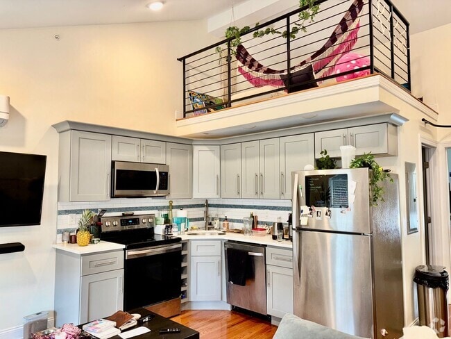 Building Photo - 6607 Ridge Ave Unit C Rental