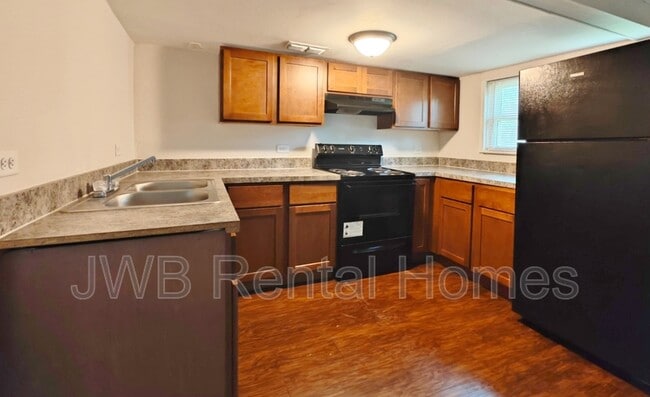 Photo - 573 E 55th St