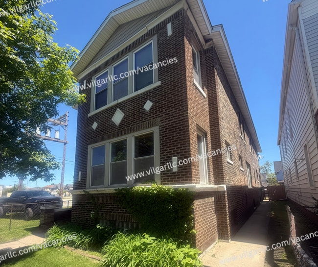 Building Photo - 3713 Hemlock St Unit 1