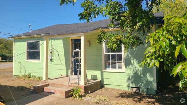 Building Photo - 216 SW 8th St Rental