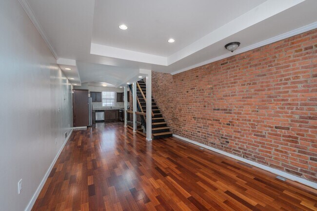 3218 E Lombard St