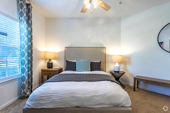 2BR, 2BA - 1157 SF