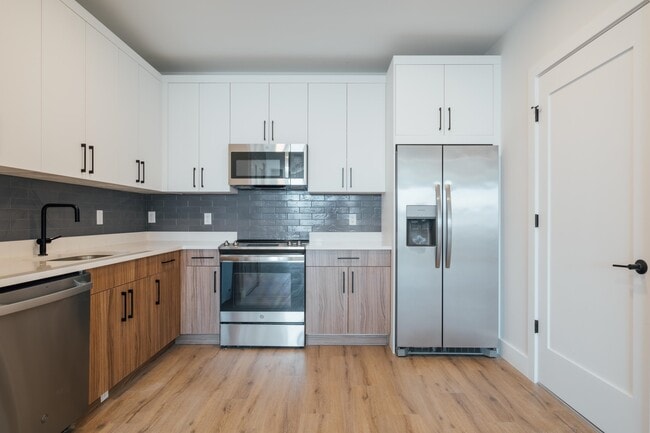 Building Photo - 67 Summer Ave Unit 101