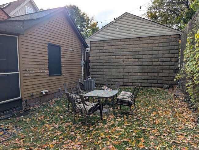 Photo - 2484 W 10th St Unidad Back House