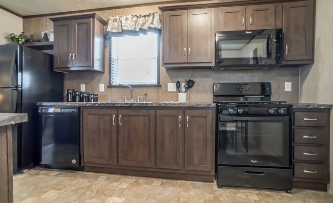 Photo - 17148 Canterbury Cir