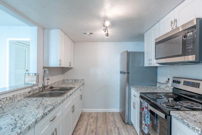 Kitchen 2x1 - Your Next Home Awaits at Sun Ridge Apartments