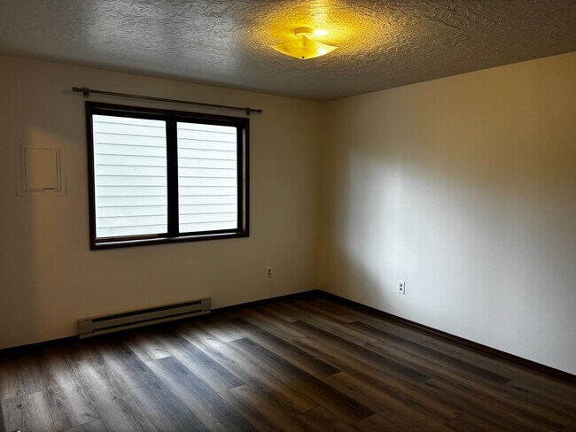 Bedroom - 5902-5920 SE Milwaukie Ave