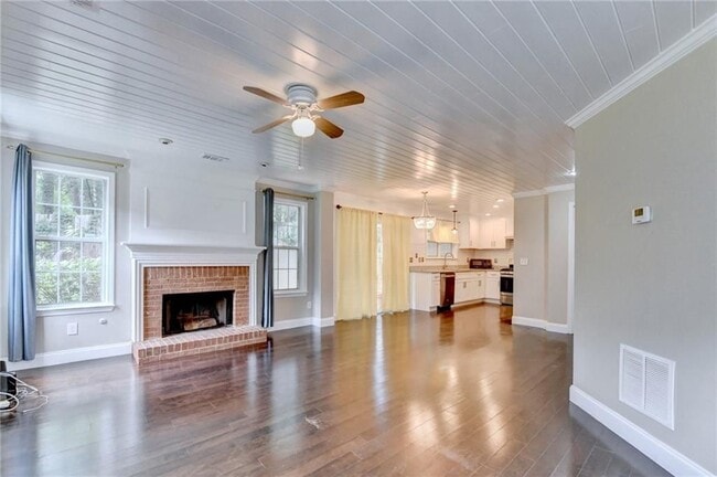 Photo - 725 Manor Glen Dr NW