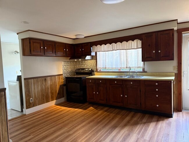 Building Photo - 46 Saw Mill Hill