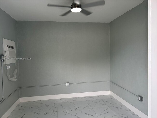 Building Photo - 4340 SW 24th St Unit 1 Rental