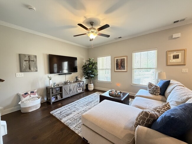 Photo - 1630 Shadow Green Dr