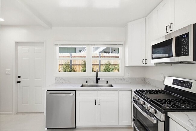 1854-1854 Chalcedony St Unit 1852