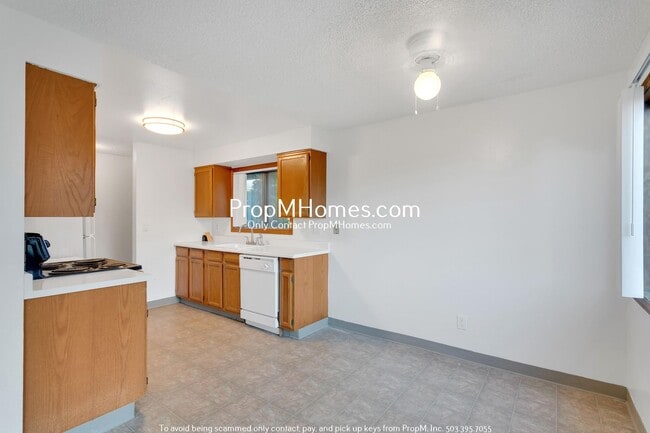 Photo - Spacious Two Bedroom Duplex in North Gresham!