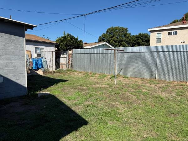 Photo - 1423 E 60th St