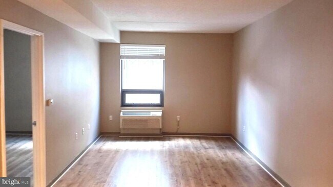 Photo - 815 Arch St Unit 219