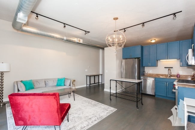 Photo - 910 W Madison St Unit 405