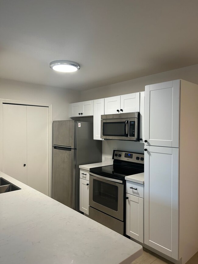 Floor Unit 2 Bedroom 2 Bath in Great Location - Floor Condo Unit 2 Bedroom 2 Bath in Great Location