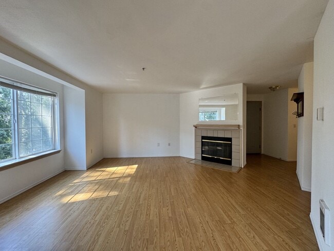 Photo - Spacious 3 bed 1.75 bath top floor unit in Des Moines