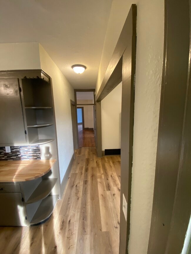 402 S 4th Ave Unit Upper
