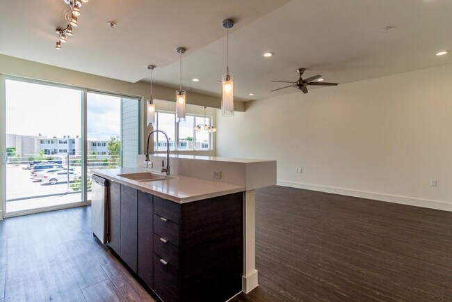 604 N Bluff Dr Unit 245