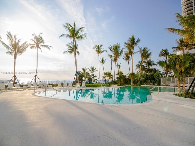 Photo - 16901 Collins Ave