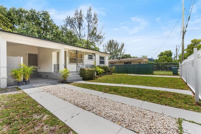 Building Photo - 4853 NW 15th Ave Unit A Rental