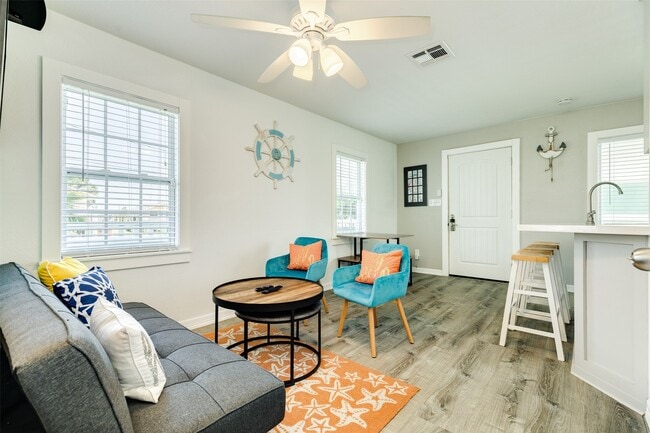 Photo - 4015 Oleander Dr
