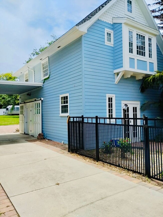 Building Photo - 936 Riverside Dr Unit 936 Riverside Dr #1