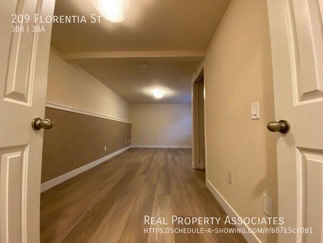 Photo - 209 Florentia St