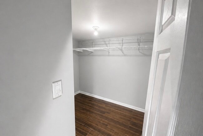 Walk-in closet - 6649 N Maplewood Ave Unit GRDN