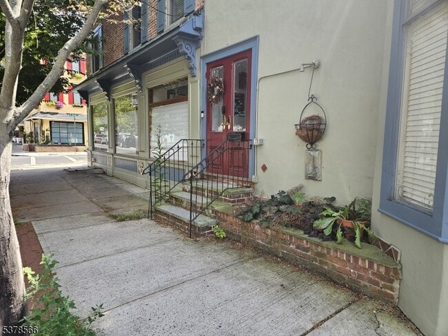 Building Photo - 67 Ferry St Rental