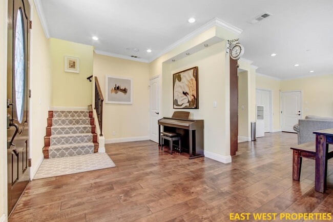 Photo - 58 S Altadena Dr