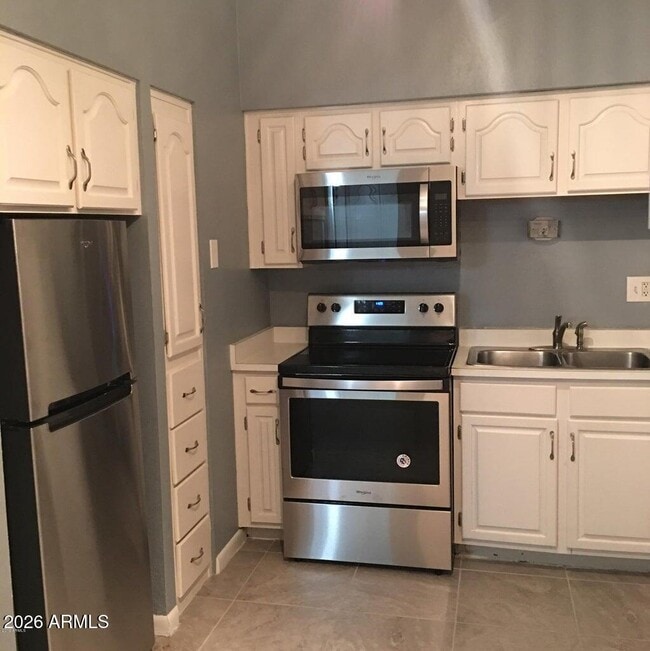 Building Photo - 357 E Thomas Rd Unit A212