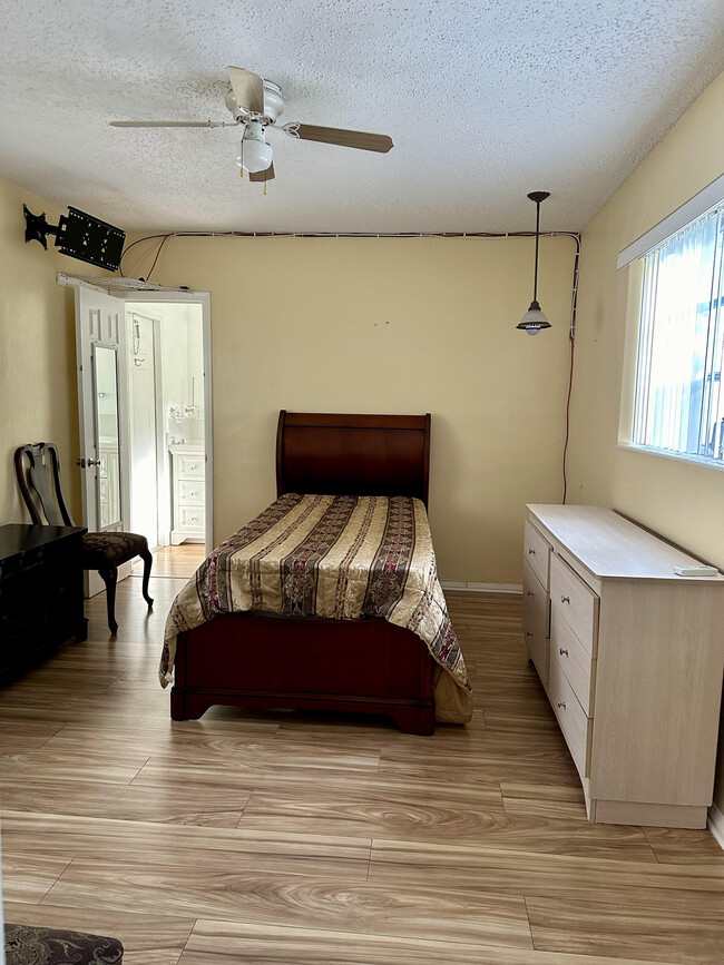 Building Photo - 7812 Lasalle Blvd Rental