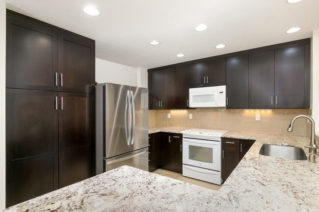 Photo - 3 Bedroom, 2.5 Bathroom Home with Photovol...