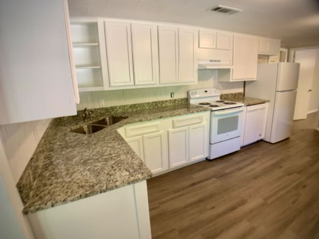 Building Photo - 353 Camelot Dr Rental
