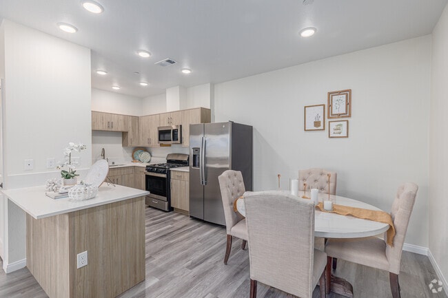 2BR, 2BA - 1,042SF - Dining Room
