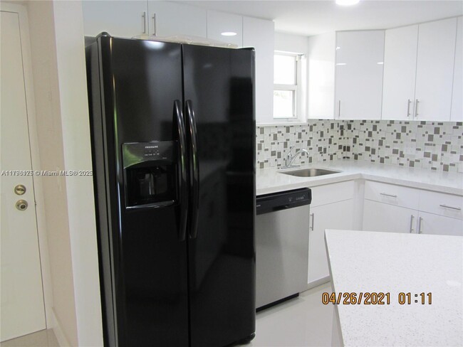 Photo - 8343 Lake Dr Unidad 401 Rental