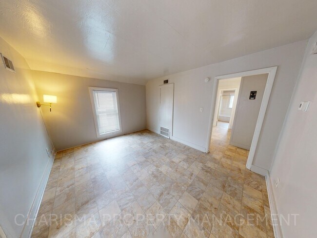 Photo - 817 W 15th St